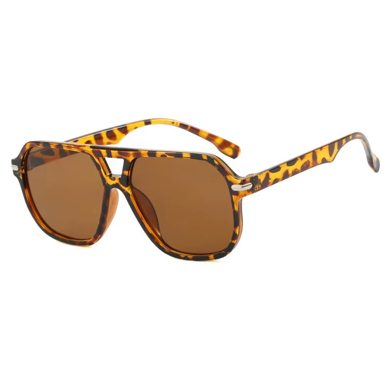 Gafas de Sol Retro Rectangulares con Doble Puente y Detalles Metálicos – Estilo Vintage de Lujo para Mujer